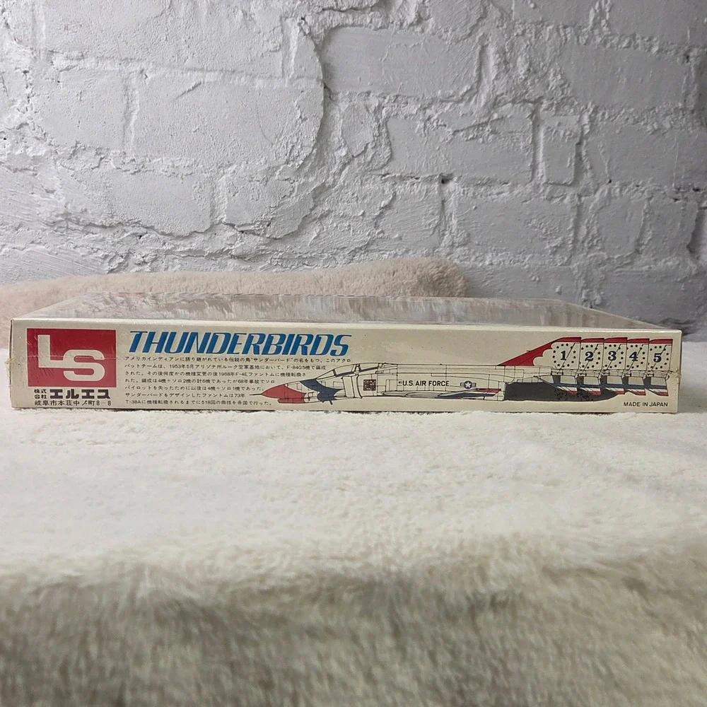 LS Thunderbirds USA F4E Phantom II‎ Plastic Model Kit 1 144 Scale Display Stand